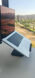 MacBook Pro ridicat ergonomic pe suportul ergoliv (negru)