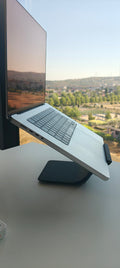 Suport MacBook Pro ergoliv la birou, cu monitor extern (negru)